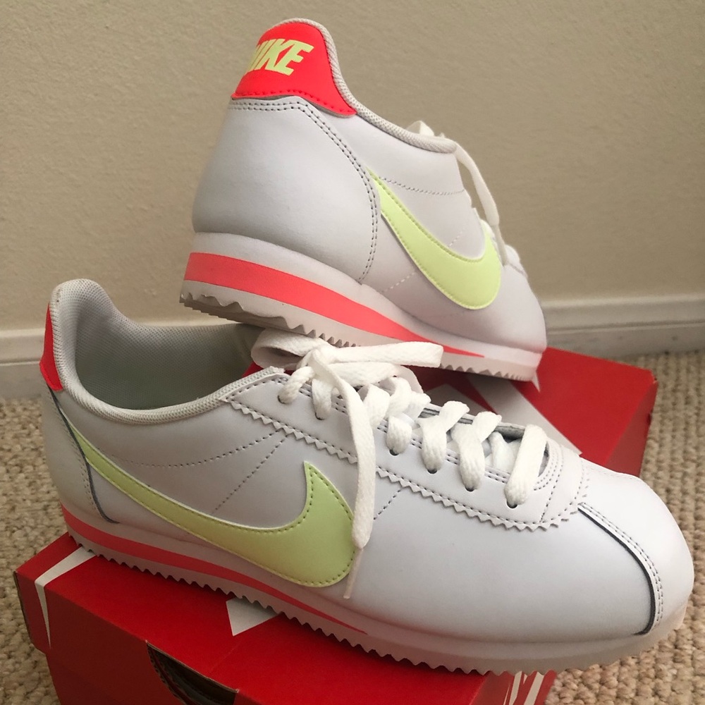 Todays Sale‼️ Women’s Classic Cortez Leather